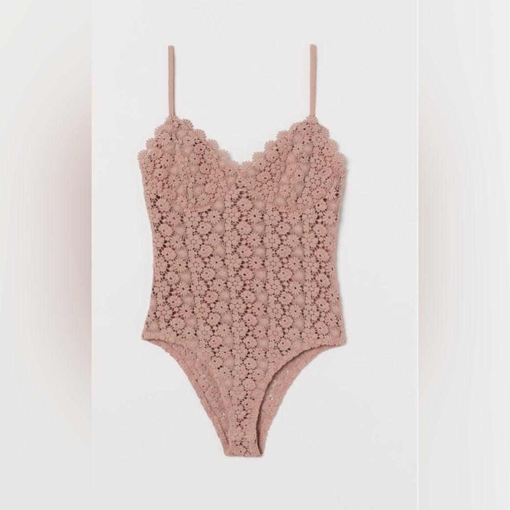 H&M crochet dusty pink bodysuit size M
